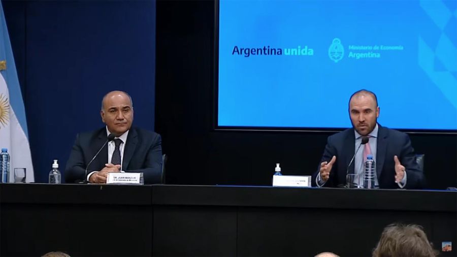 El ministro de economía junto a Juan Manzur, en la conferencia de prensa del día viernes