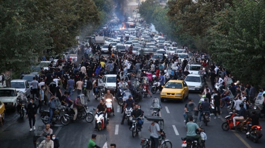 Masivas movilizaciones en Irán contra el velo y la policía de la moral