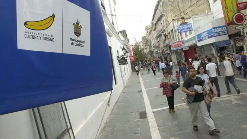 Plata no. El cartel de un funcionario municipal de Córdoba