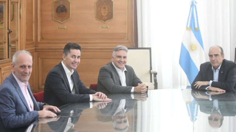 Llaryora en Casa Rosada, junto al ministro Francos y parte de su gabinete
