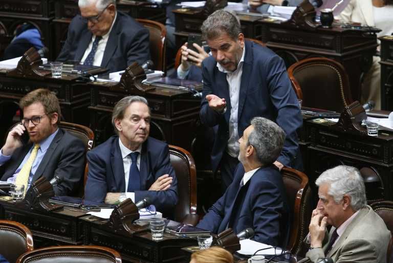 Diputados Miguel Ángel Pichetto, Cristian Ritondo y Florencio Randazzo durante el tratamiendo de la ley ómnibus