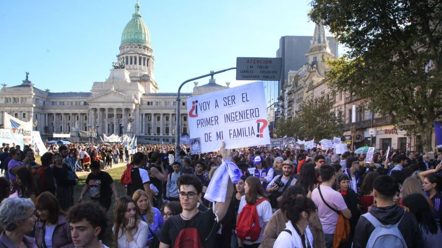 La multitudinaria marcha en defensa a las universidades públicas