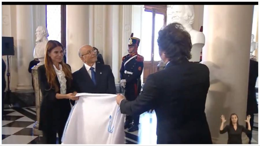 Inauguración del busto de Carlos Menem