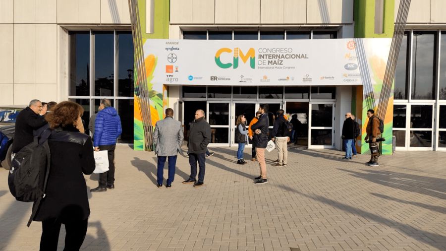 Ingreso al Centro de Convenciones en el Congreso del Maíz