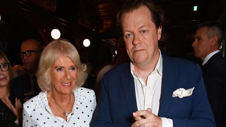 Camilla Parker Bowles y su hijo Tom