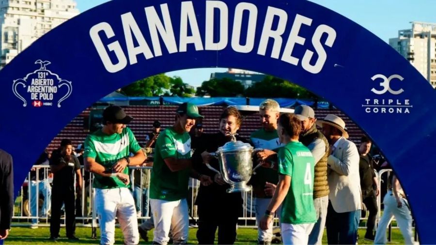 Javier Milei otorgó el trofeo a los campeones del Abierto de Polo