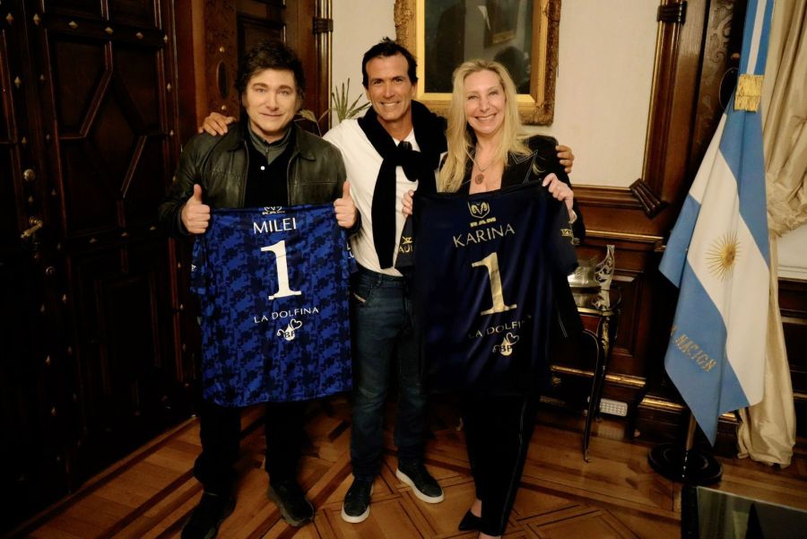 Javier y Karina Milei junto a Adolfo Cambiaso