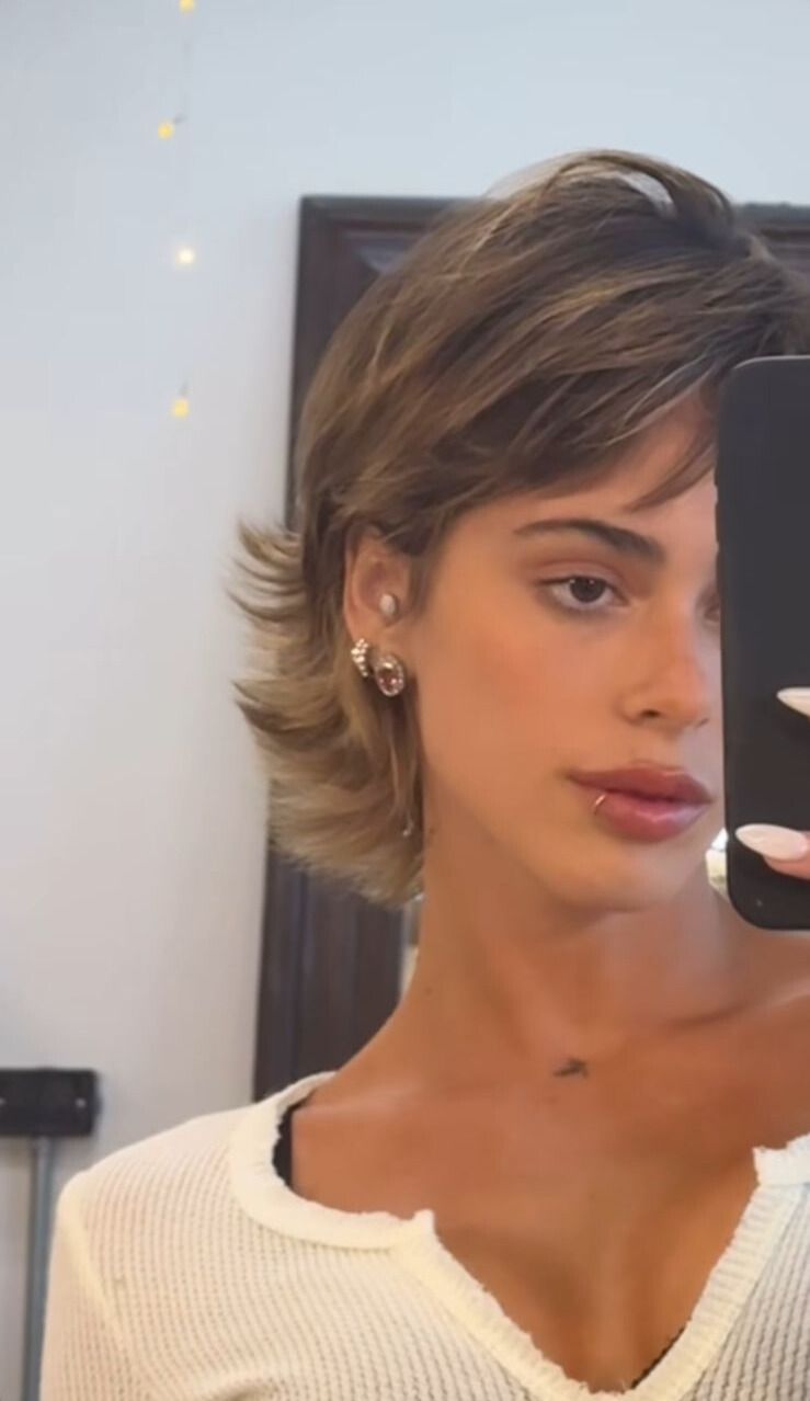 Tini Stoessel lució el piercing tragus