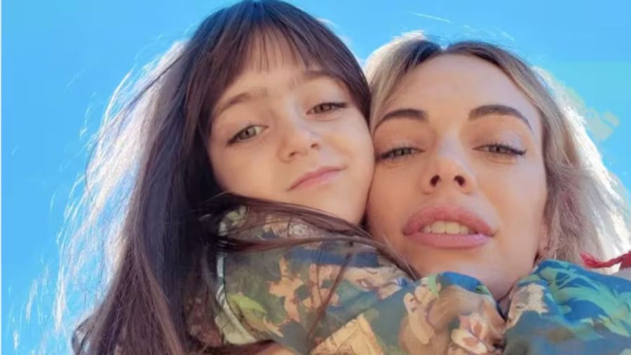 Emilia Attias y su hija Gina en Nueva York