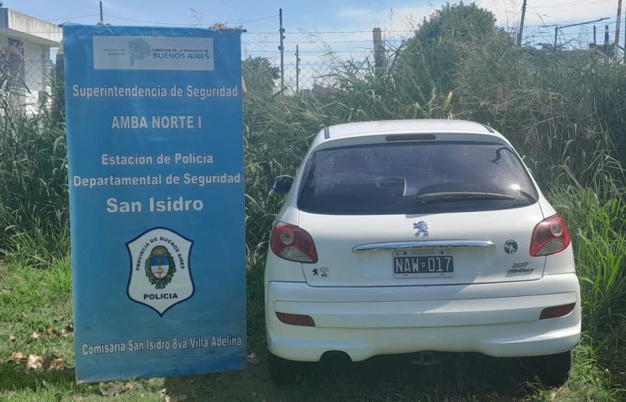 Peugeot 207 con el que se cometió el escruche