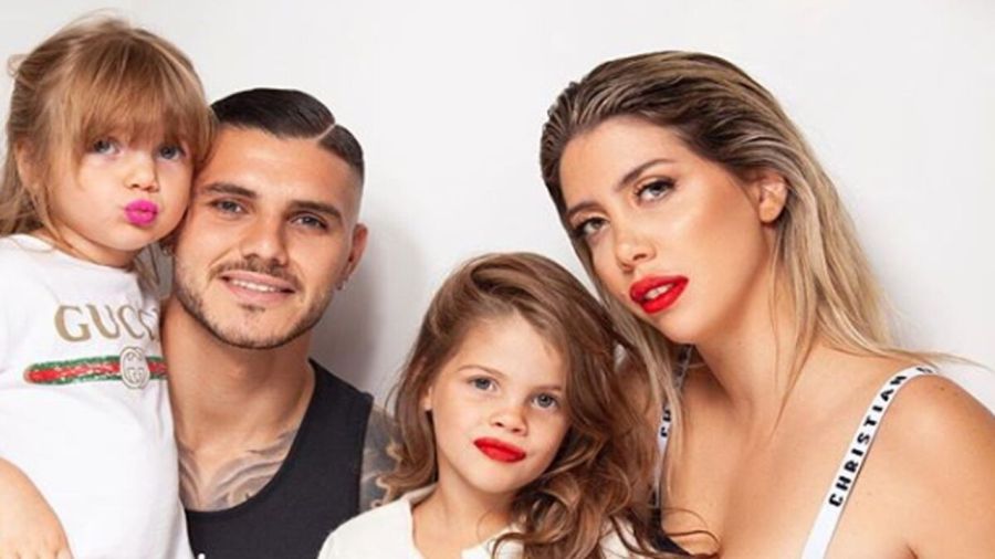 Wanda Nara y Mauro Icardi con sus hijas