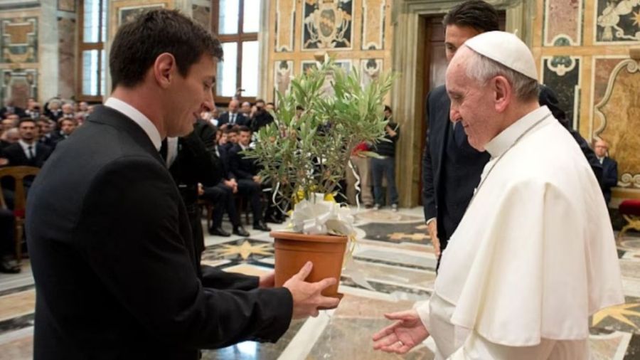 Así fue el histórico encuentro entre el Papa Francisco y Lionel Messi