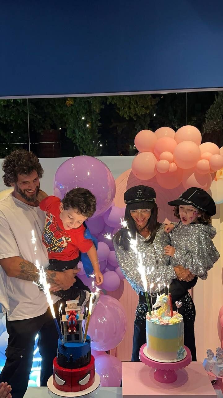 Diego y Paz Cornú junto a sus hijos, India y Román