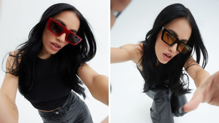 Lali con los lentes Lali