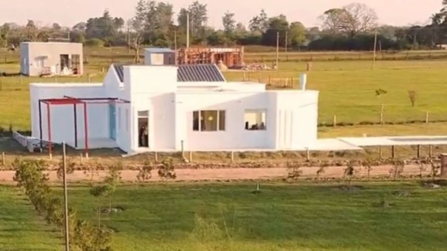 El exterior de la casa de Lourdes Sánchez y el Chato Prada