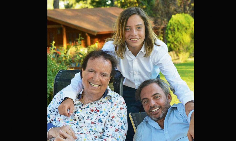 Dyango junto a su hijo y nieto Marcos y Izan Llunas