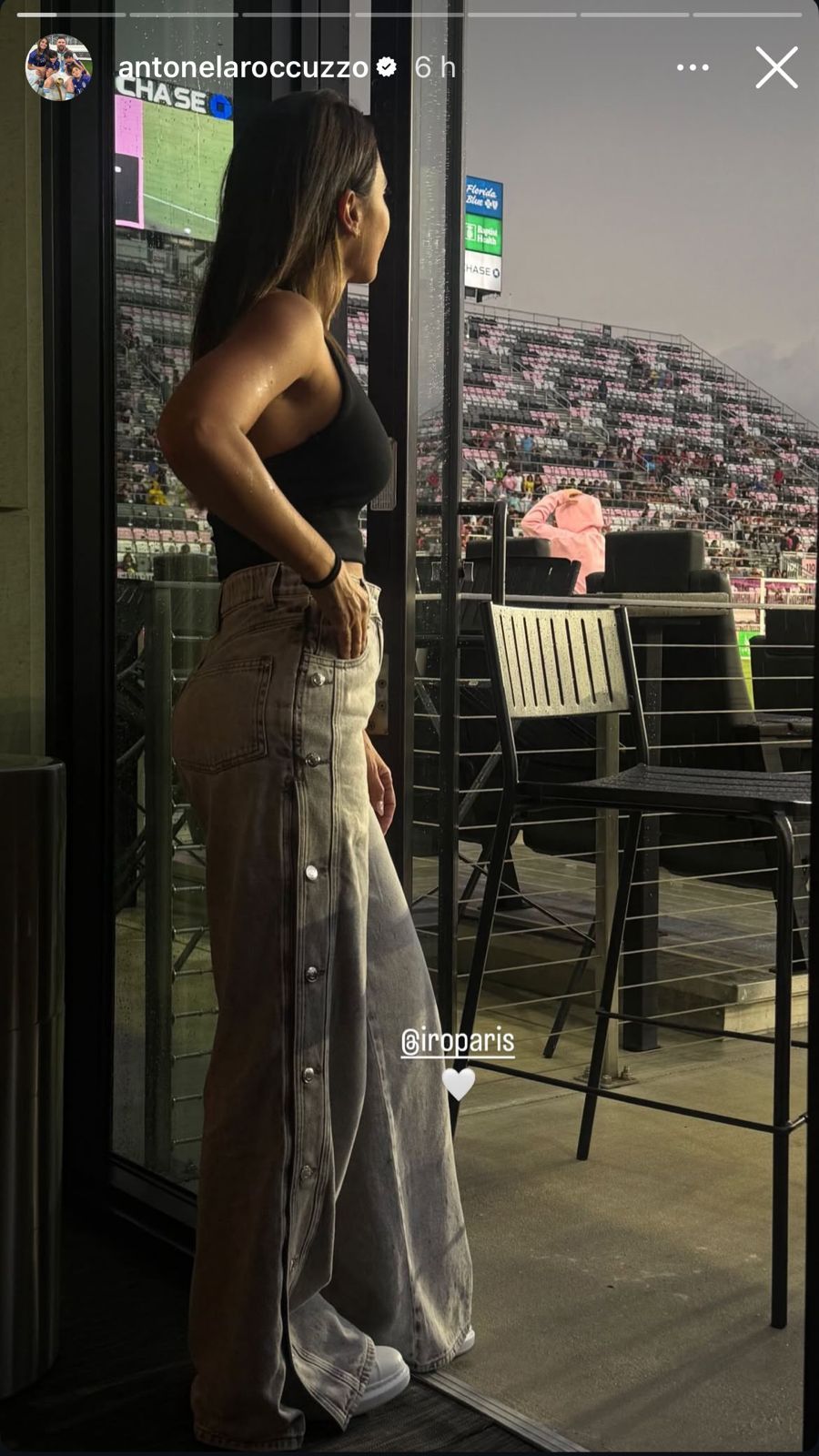 El jean wide leg en tendencia de Anto Roccuzzo