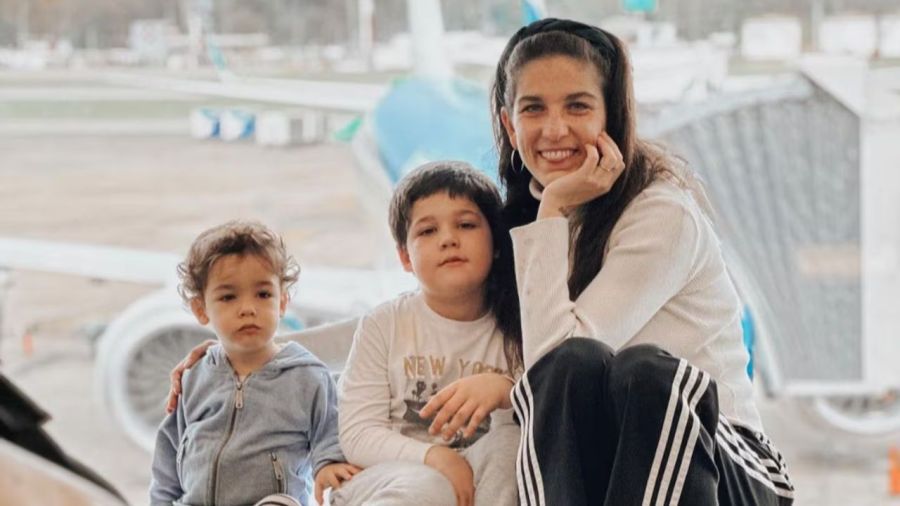 Juana junto a sus hijos