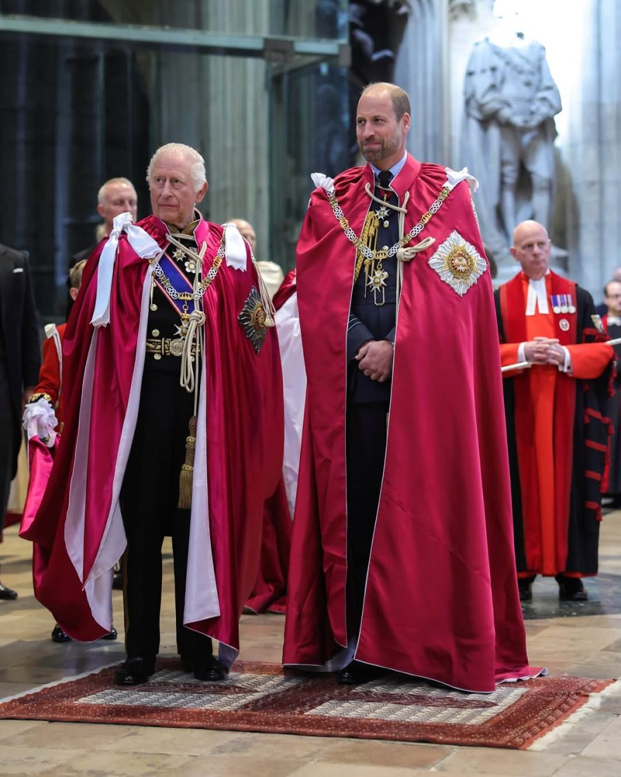 El príncipe William y el rey Carlos III
