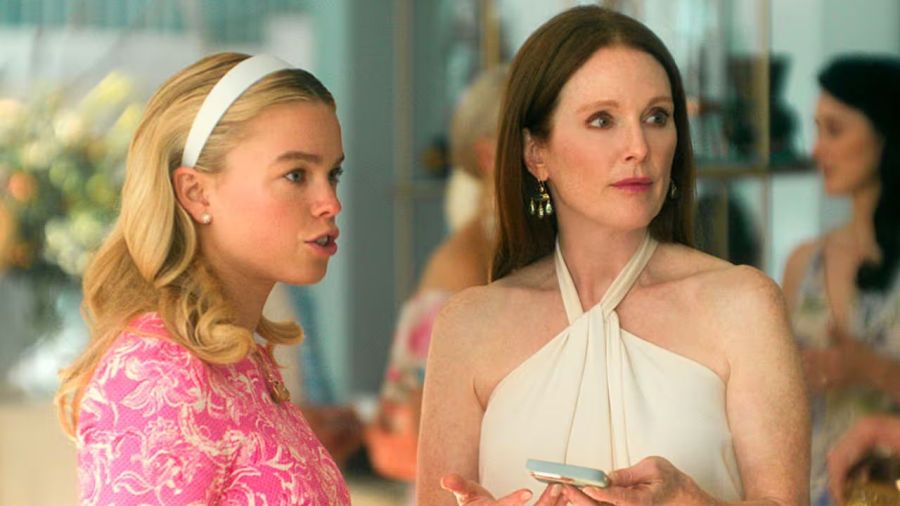 Julianne Moore y Milly Alcock en Sirenas