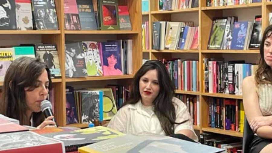 Manuela en la Feria del Libro