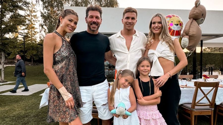 Eva Bargiela y la familia de Gianluca Simeone