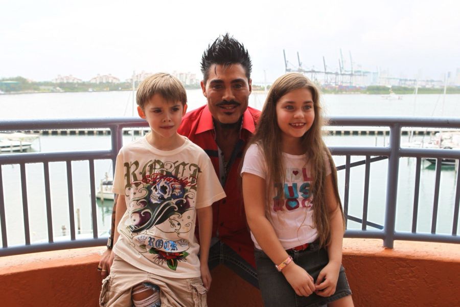 Marta Fort con su papá, Ricardo, y su hermano, Felipe