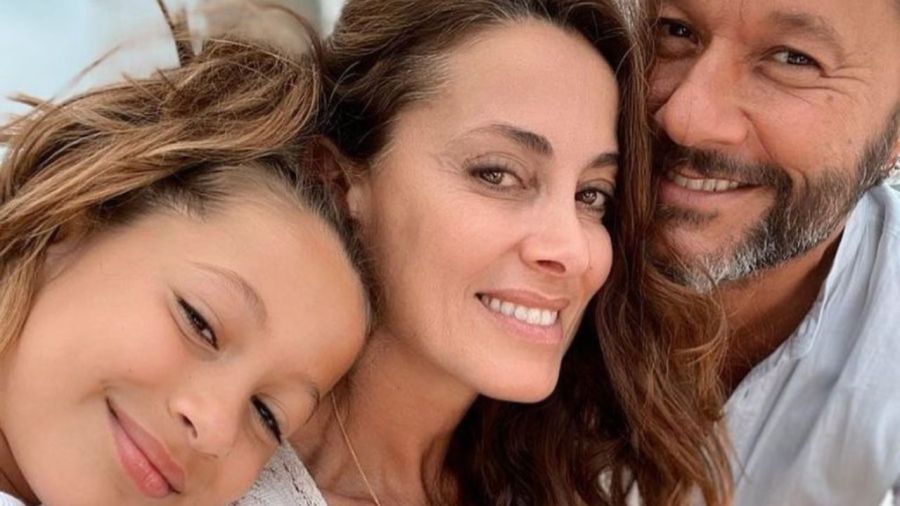 Nina, Débora Bello y Diego Torres