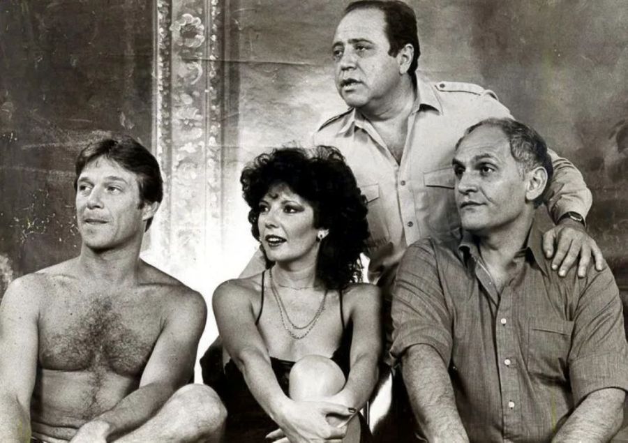 El elenco de Doña Flor y sus dos maridos Adrián Ghío, Ana María Cores y Villanueva Cosse, junto a José María Paolantonio