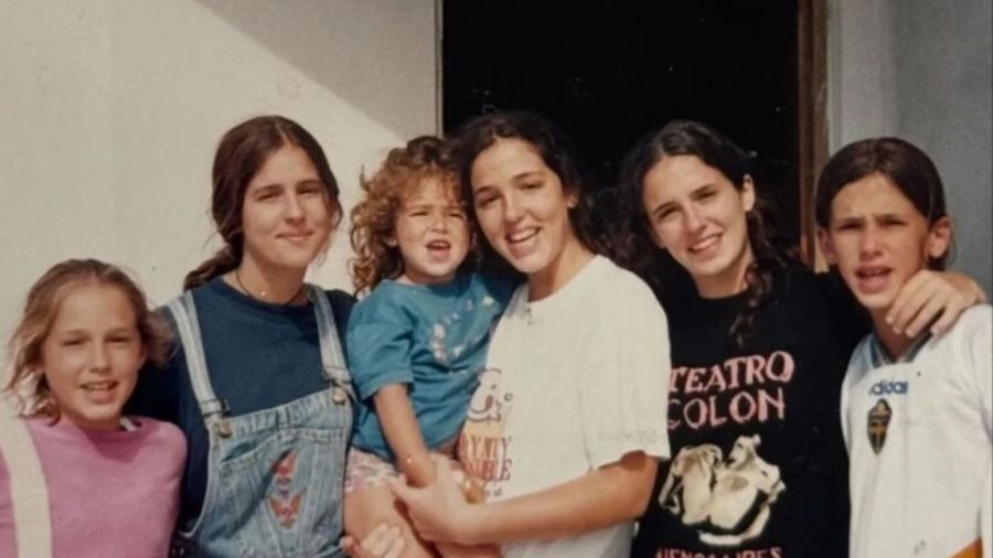 Griselda Siciliani y sus hermanos en su juventud