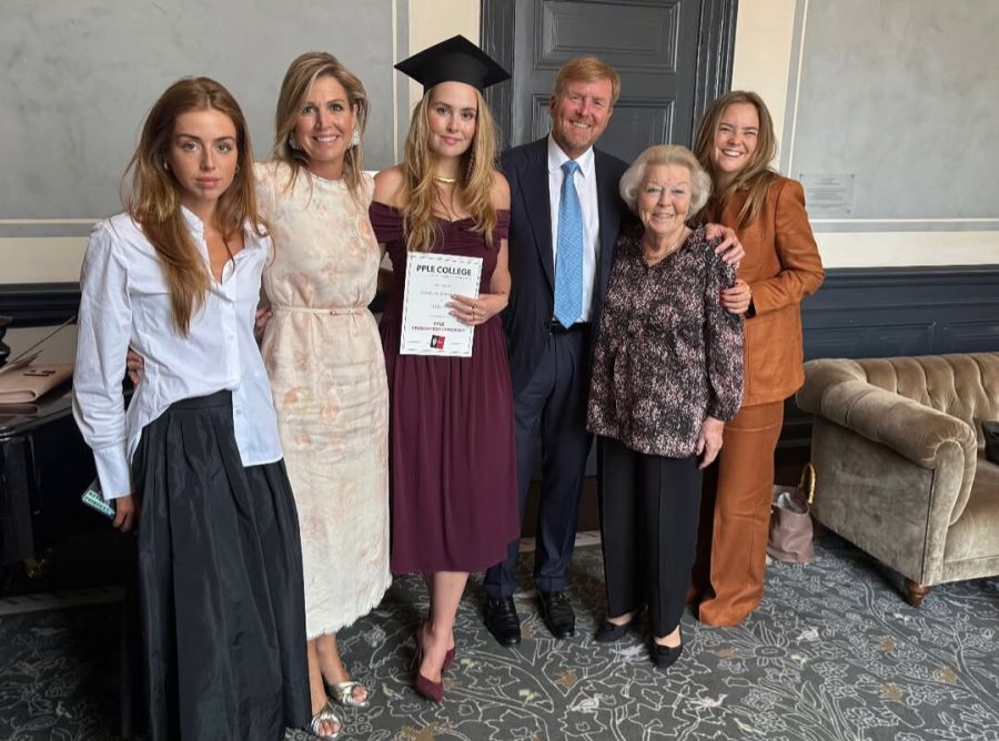 Alexia, Máxima Zorreguieta, Amalia, Guillermo Alejandro, Beatriz y Ariane