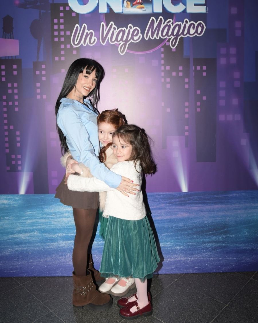 La Joaqui junto a sus hijas, Shaina y Eva