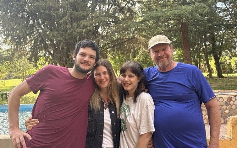 Gustavo Grobocopatel y sus hijos