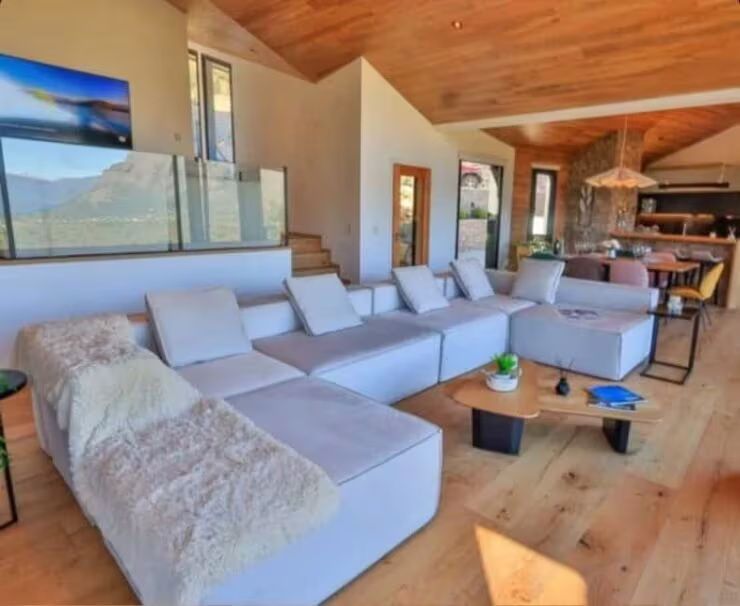 El interior del hogar de Iván de Pineda en Bariloche