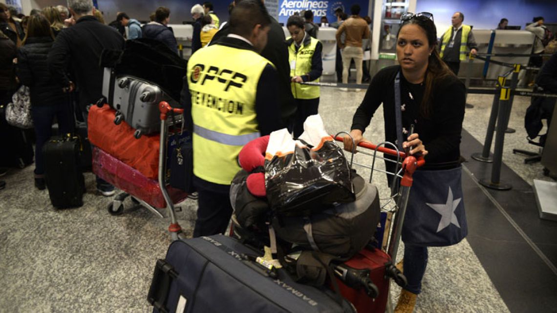 Los pilotos de Aerolíneas Argentinas levantaron el paro Perfil