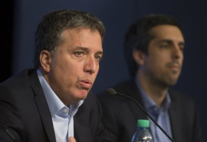 Piden la renuncia de Dujovne tras la revelación de Noticias