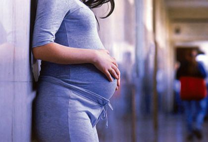 Lanzan un plan para prevenir los embarazos adolescentes