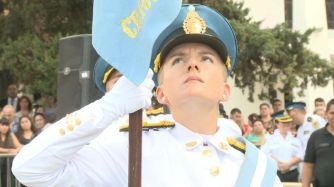 Guillermina Cerra mujer policía abanderada