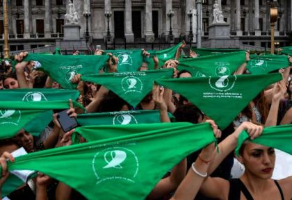 Aborto: La solicitada de los intelectuales, periodistas y artistas a favor de la despenalización