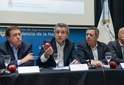 Nueva mesa de la cadena de Peras y Manzanas