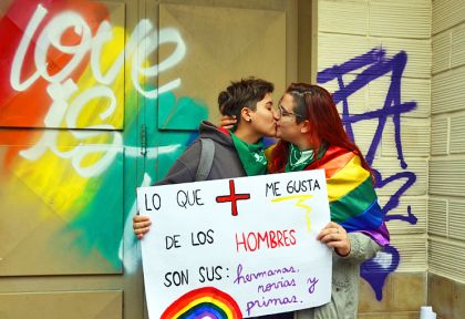 Retiran un manual homofóbico que se usó en un colegio
