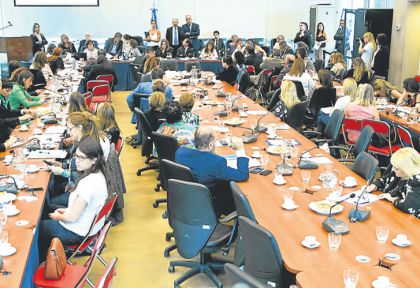 Empezó el debate postergado
