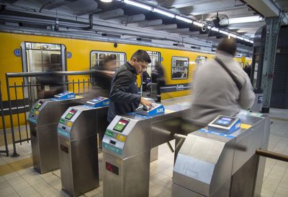 Llegan los aumentos de mayo y junio: suben el agua y el transporte