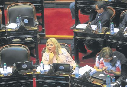El Gobierno mira de reojo y busca despegarse de la idea de estar detrás