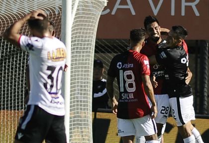 Chacarita perdió con Colón sigue muy complicado