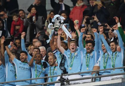 Festejan el Kun Agüero y Otamendi: Manchester City es campeón