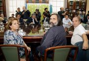 El secretario general de SUTEBA, Roberto Baradel, al comenzar la reunión paritaria con los representantes de la administración provincial en el Ministerio de Economía bonaerense.