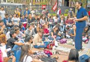 Clase en las calles. Canalizar las protestas para que no afecten al resto de las personas es uno de los desafíos que enfrentan las nuevas sociedades.