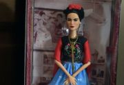 Así es la Frida Kahlo en versión Barbie.
