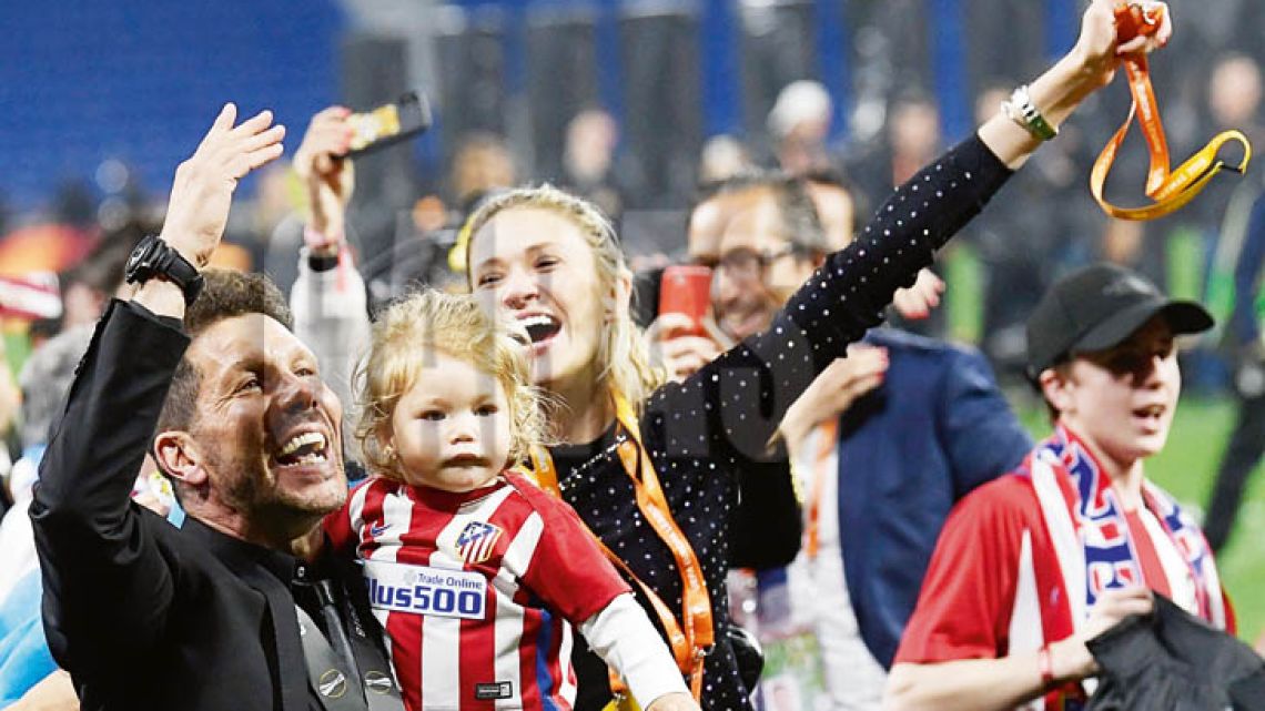 El Cholo Simeone campeón celebró con su mujer y sus hijos Caras